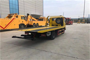 纳雍非事故拖车